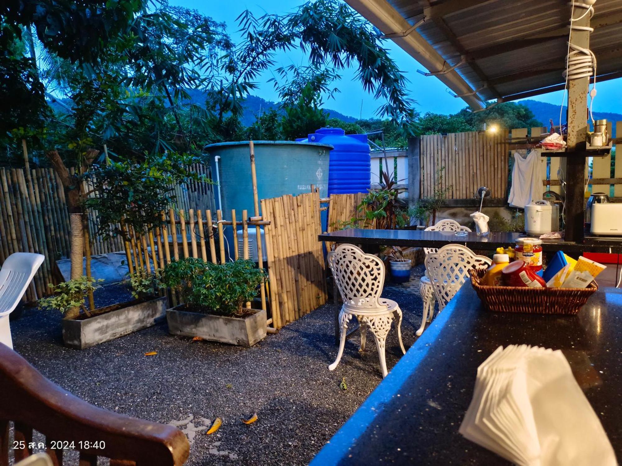 Hostel In Box Lipa Noi