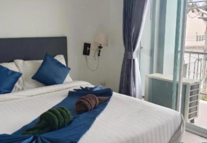 Hacia In Box Hotel